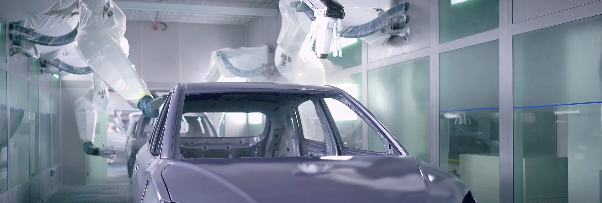 Soluciones de líneas de recubrimiento automáticas para las industrias de automoción y equipos de construcción