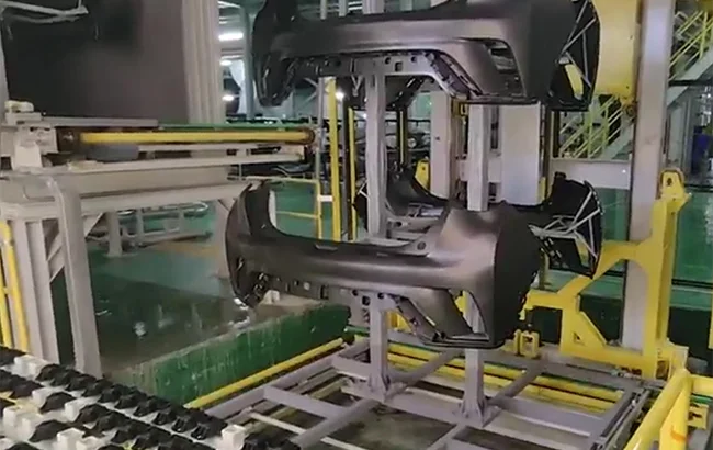 Línea de recubrimiento por pulverización para parachoques de plástico BYD