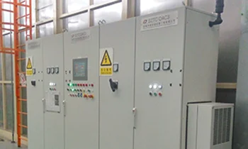 Gabinete de control eléctrico en sitio