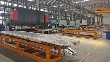 Máquina dobladora CNC