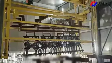 Piezas del chasis que se desplazan entre tanques de pretratamiento