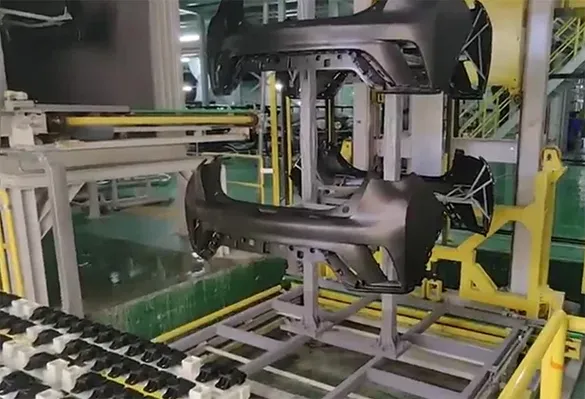Línea de recubrimiento por pulverización para parachoques de plástico BYD