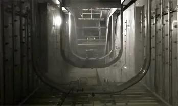 Ducha con chorro de agua en el tanque de pulverización